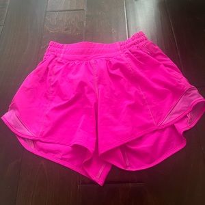 Lululemon Hotty Hot Low-Rise Short 4” / Pow Pink / Size 4